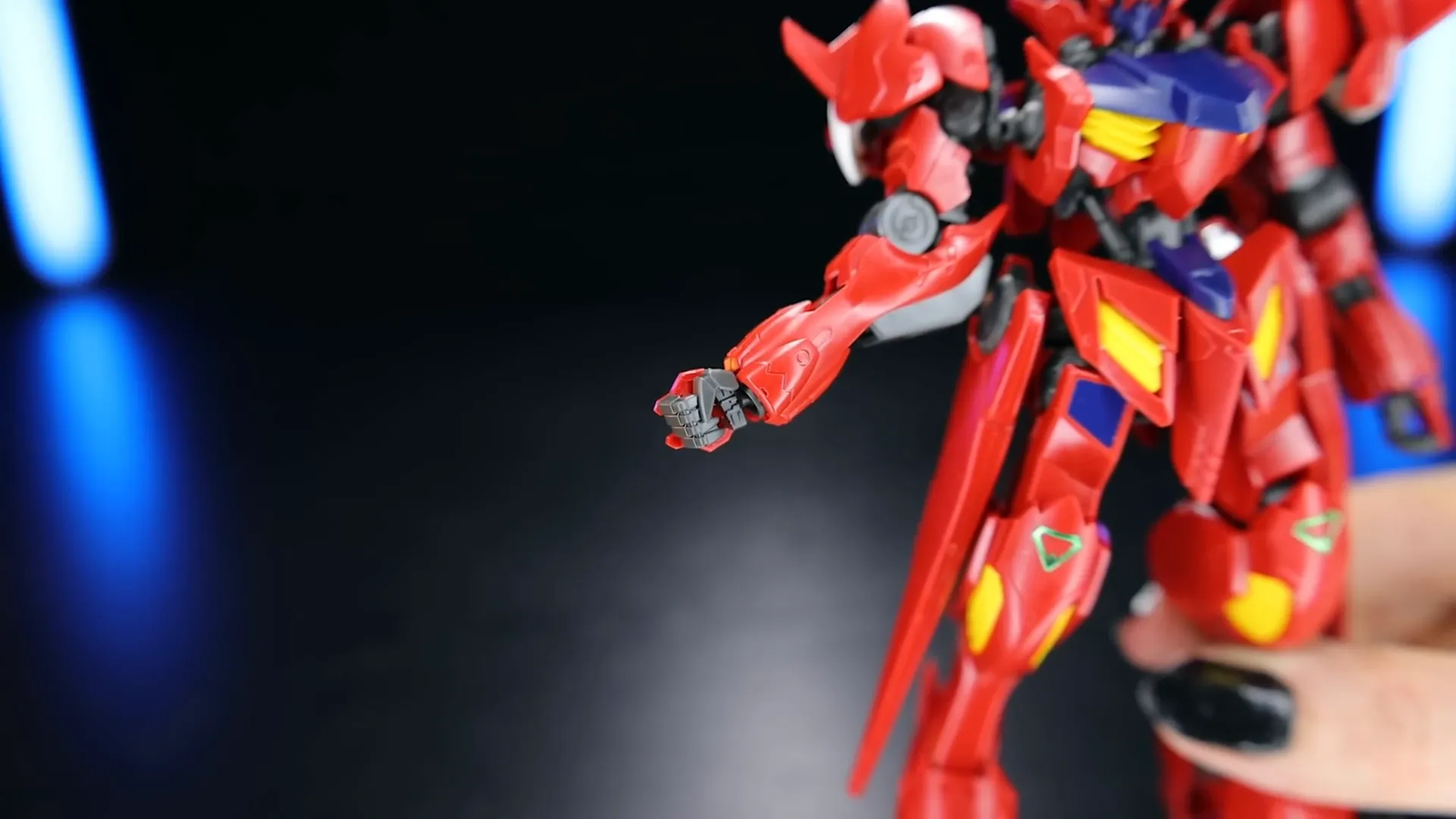 Manos alternas incluidas en el kit del Gundam Amazing Barbatos Lupus