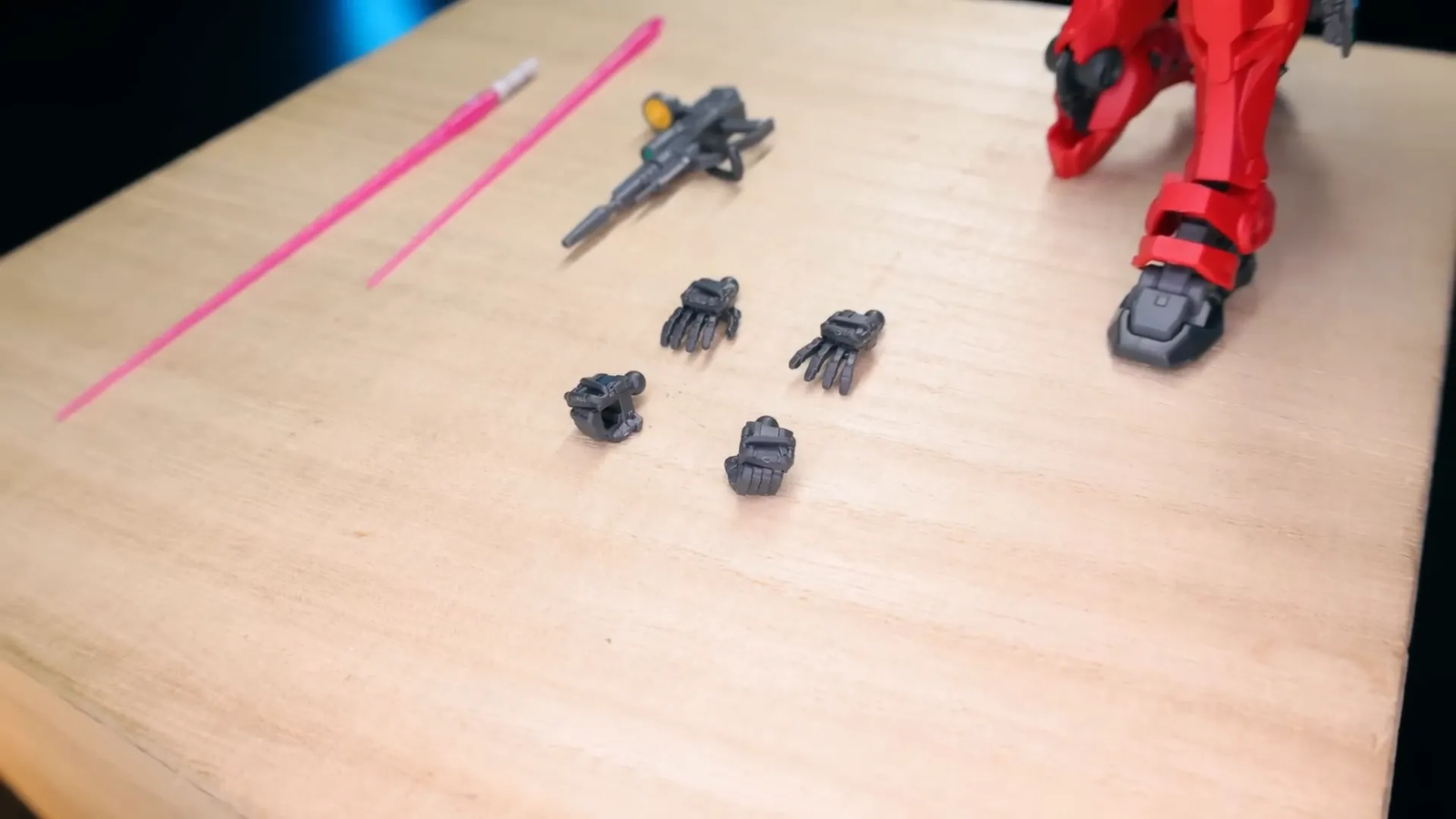 Accesorios del Light Type Guncannon: beam rifle, beam saber y manos intercambiables